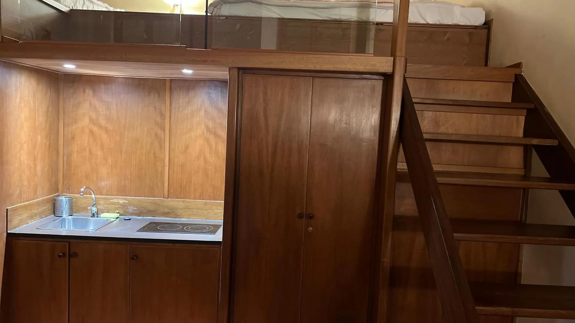 Coach 10 Apartment Florence Italy