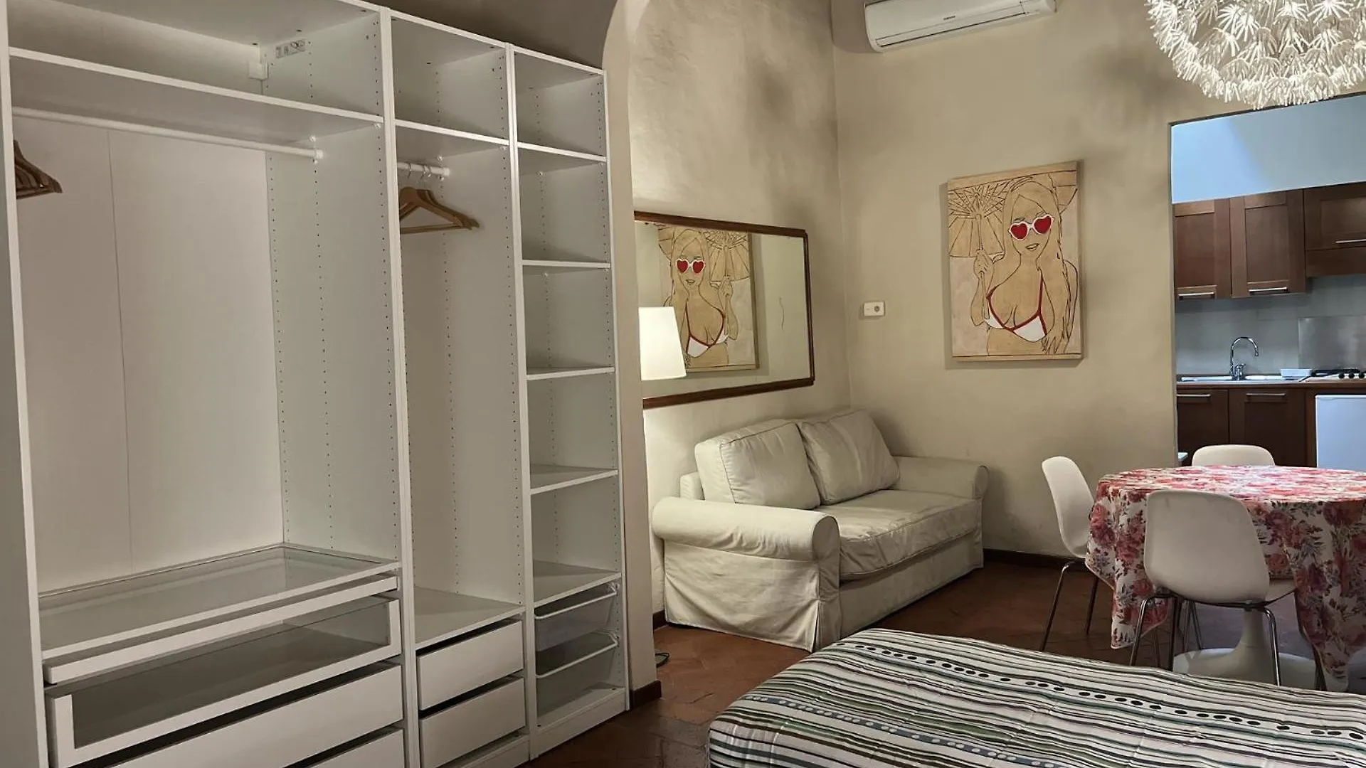 Coach 10 Apartment Florence